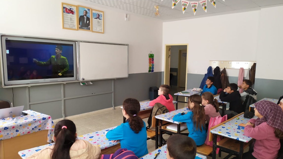 Okulumuzda Cumhuriyet Haftası'nın İlk Dersi, “Dersimiz Cumhuriyete Doğru” Filmiyle Başladı.